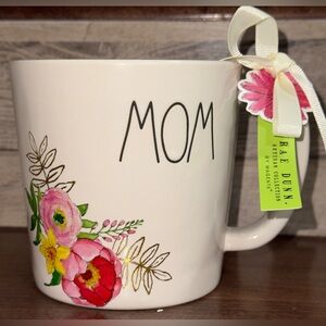 Cute 🥰 Rae Dunn MOM Floral Oversized Mug Shabby Chic With Gold Accents